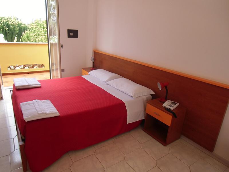 Villaggio Hotel Club Calanovellamare Piraino Cameră foto